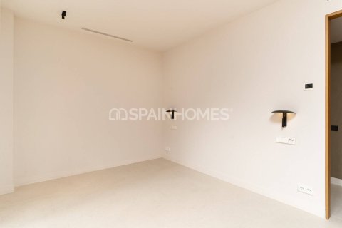 Купить квартиру в Барселона, Испания с 5 комнат, 148м², № 1112 - фото 10