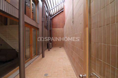 Купить виллу в Барселона, Испания с 4 комнаты, 125м², № 1110 - фото 6