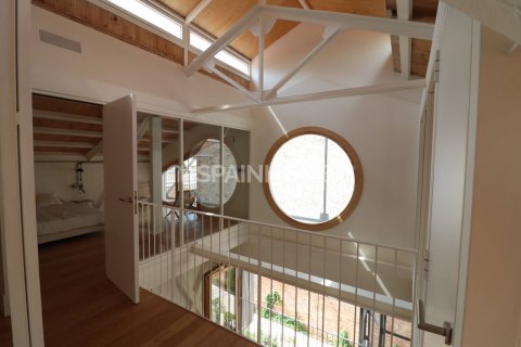 Купить виллу в Барселона, Испания с 4 комнаты, 125м², № 1110 - фото 13