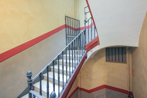 Купить квартиру в Старый город, Барселона, Испания с 8 спален, 240м², № 2335 - фото 17