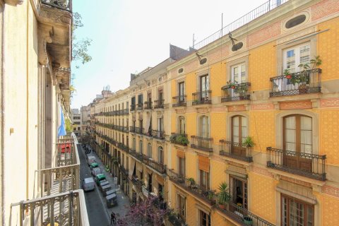 Купить квартиру в Старый город, Барселона, Испания с 8 спален, 240м², № 2335 - фото 16