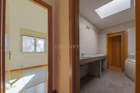 Купить дом в Матадепера, Испания с 3 спальни, 301м², № 2334 - фото 2