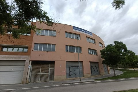 Apartamento de 2705 m² en venta en Santa Coloma de Cervelló, Barcelona, Cataluña, Spain № 7006 - foto 2