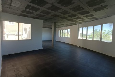 Apartamento de 2705 m² en venta en Santa Coloma de Cervelló, Barcelona, Cataluña, Spain № 7006 - foto 12