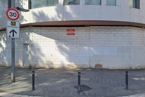 Tienda al por menor de 98 m² en venta en Esplugues de Llobregat, Barcelona, Cataluña, Spain № 7007 - foto 17