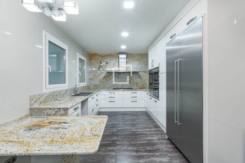 4 bedrooms apartment for sale in Barcelona, Catalonia, Spain № 6294 - photo 18