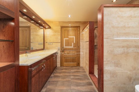 4 bedrooms apartment for sale in Barcelona, Catalonia, Spain № 6294 - photo 26
