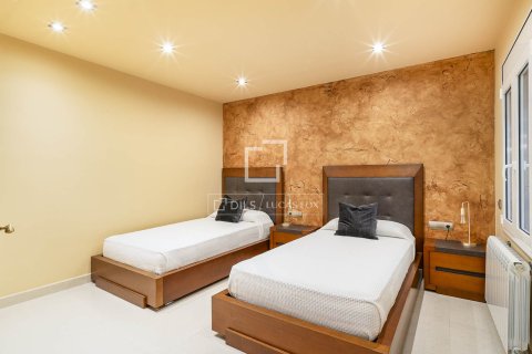 4 bedrooms apartment for sale in Barcelona, Catalonia, Spain № 6294 - photo 11