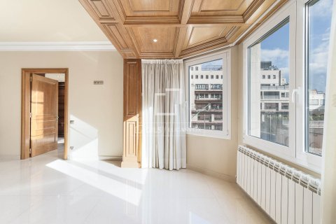 4 bedrooms apartment for sale in Barcelona, Catalonia, Spain № 6294 - photo 29