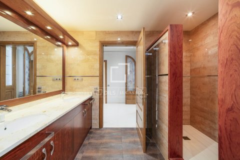 4 bedrooms apartment for sale in Barcelona, Catalonia, Spain № 6294 - photo 27