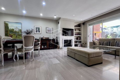 Купить таунхаус в Гава, Испания с 4 спальни, 290м², № 1019 - фото 3