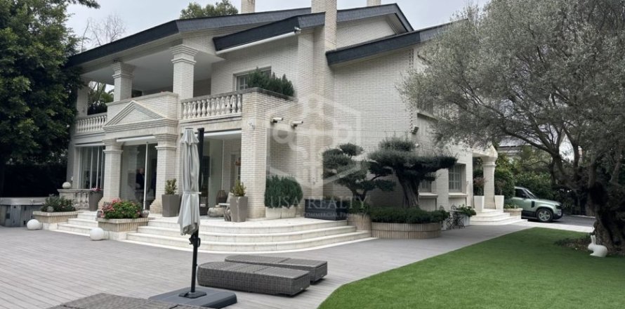 Вилла с 7 спальнями в Кастельдефельсе, Барселона, Каталония, Испания № 1023