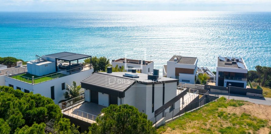 4 chambres villa à vendre à Arenys de Mar, Barcelona, Catalonia, Spain № 4485