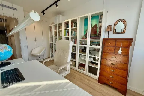 Купить квартиру в Барселона, Испания с 4 комнаты, № 1624 - фото 15