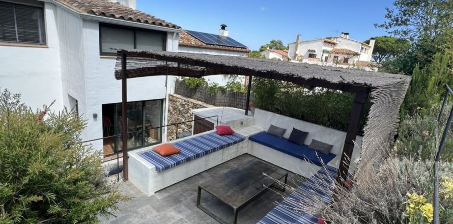 4 bedrooms villa for sale in Begur, Girona, Catalonia, Spain № 7558