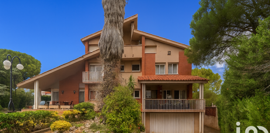 6 bedrooms house for sale in El Vendrell, Tarragona, Catalonia, Spain № 7556