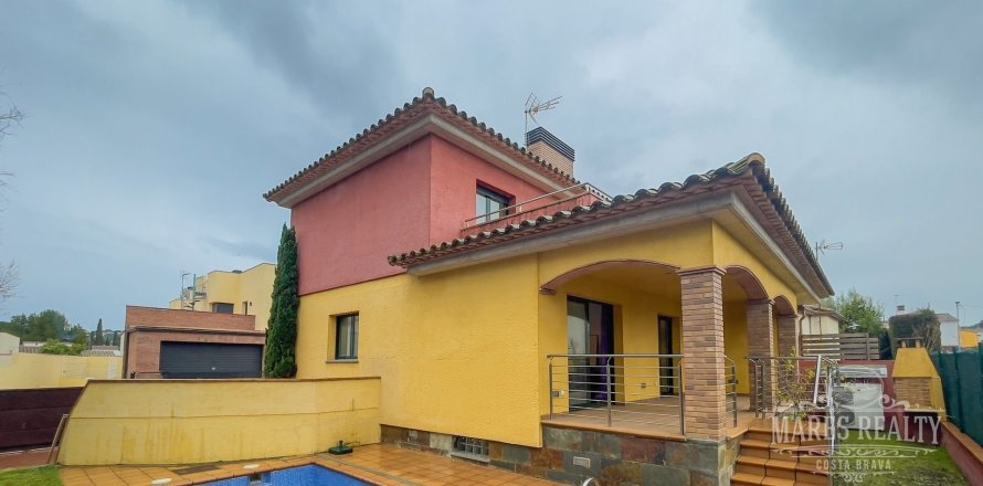 Вилла с 5 спальнями в Л'Эскале, Герона, Каталония, Испания № 961