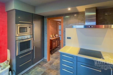 Купить виллу в Л'Эскала, Испания с 5 спален, 330м², № 961 - фото 2