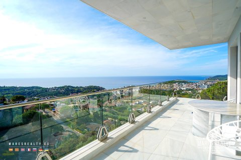 Купить виллу в Льорет-де-Мар, Испания с 3 спальни, 273м², № 958 - фото 3