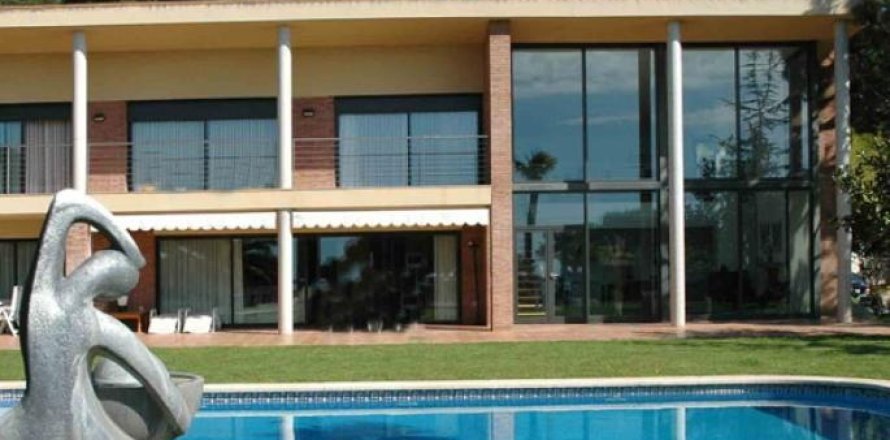 Вилла с 5 спальнями в Матаро, Барселона, Каталония, Испания № 854