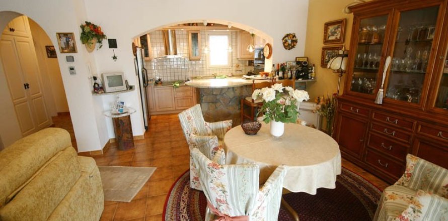 Вилла с 3 спальнями в Розы, Герона, Каталония, Испания № 850