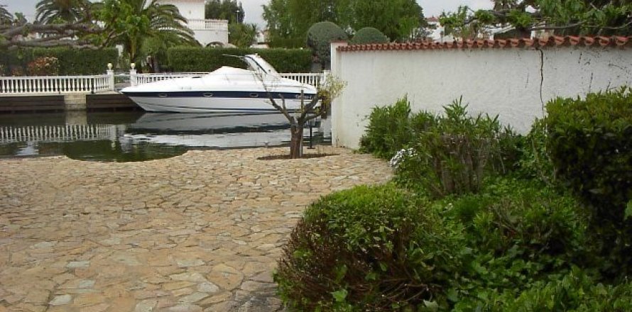 Вилла с 2 спальнями в Розы, Герона, Каталония, Испания № 848