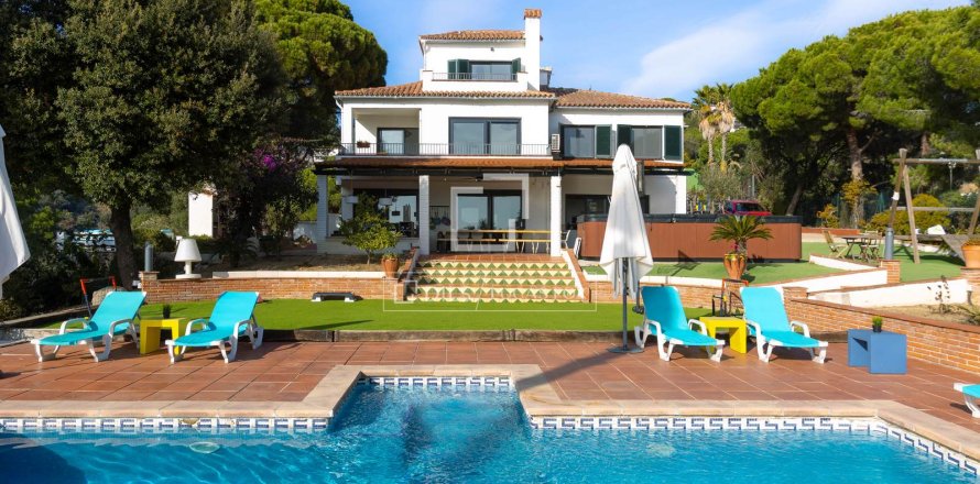 7 bedrooms villa for sale in Arenys de Munt, Barcelona, Catalonia, Spain № 4057