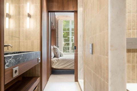 Apartamento de 2 dormitorios en venta en Barcelona, Cataluña, Spain № 4060 - foto 21