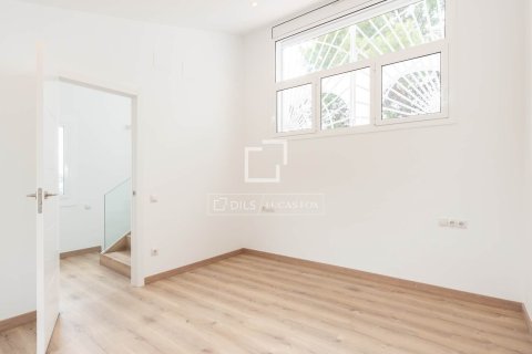 Купить виллу в Кастельдефельс, Испания с 4 спальни, 133м², № 6264 - фото 24