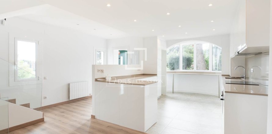 Вилла с 4 спальнями в Кастельдефельсе, Барселона, Каталония, Испания № 6264