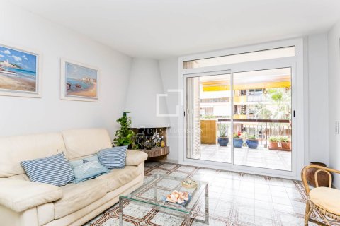 Купить квартиру в Кастельдефельс, Испания с 2 спальни, 100м², № 6260 - фото 4