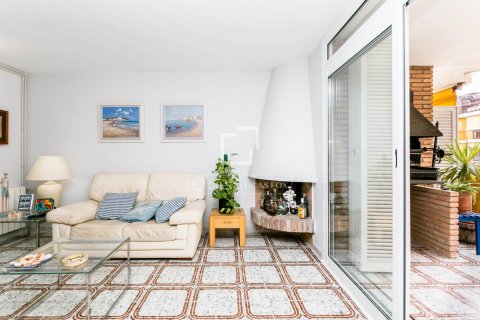 Купить квартиру в Кастельдефельс, Испания с 2 спальни, 100м², № 6260 - фото 3