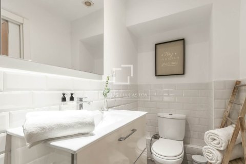 Купить виллу в Барселона, Испания с 2 спальни, 77м², № 6262 - фото 17