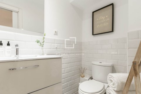 Купить виллу в Барселона, Испания с 2 спальни, 77м², № 6262 - фото 12