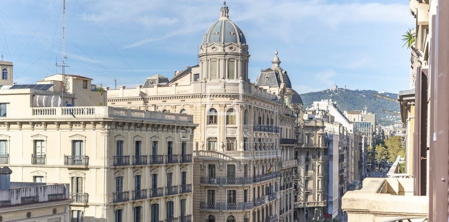 4 bedrooms apartment for sale in Barcelona, Catalonia, Spain № 6261