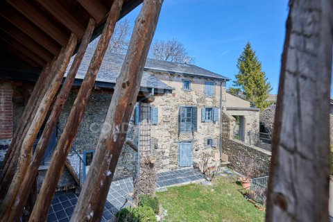 Купить дом в Герона, Испания с 5 спален, 454м², № 5727 - фото 1