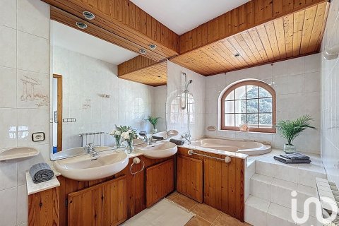 6 bedrooms house for sale in Vilanova Del Valles, Barcelona, Catalonia, Spain № 4936 - photo 15