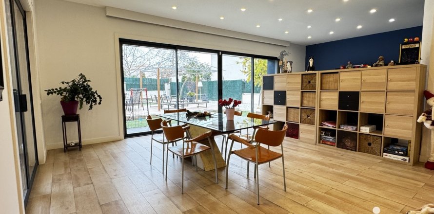 10 bedrooms house for sale in Cubelles, Barcelona, Catalonia, Spain № 4934