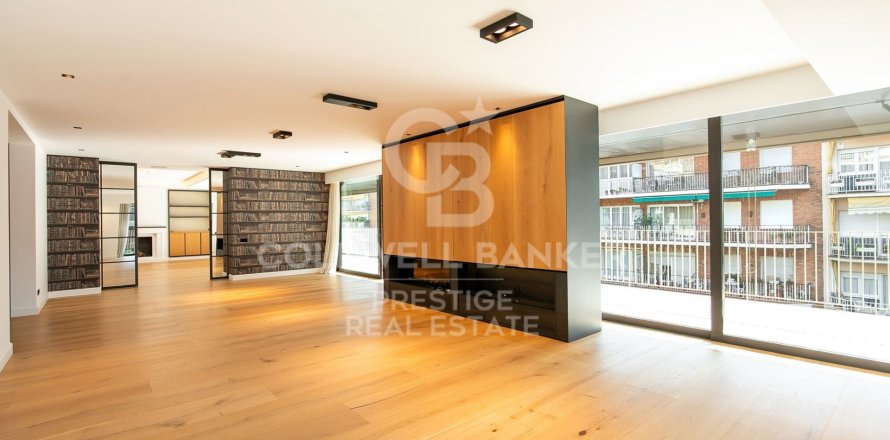 5 bedrooms apartment for sale in Barcelona, Catalonia, Spain № 5796