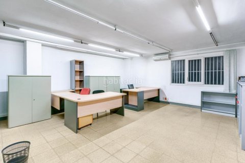 Купить офис в Сант-Андреу, Барселона, Испания студия, 253м², № 3174 - фото 2