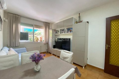 Купить квартиру в Сант-Андреу, Барселона, Испания с 4 спальни, 82м², № 3173 - фото 2