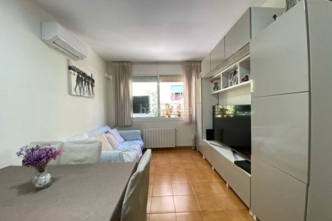 Купить квартиру в Сант-Андреу, Барселона, Испания с 4 спальни, 82м², № 3173 - фото 4