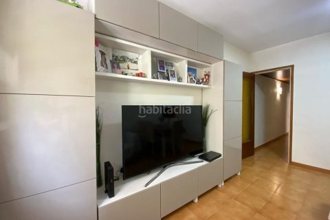 Купить квартиру в Сант-Андреу, Барселона, Испания с 4 спальни, 82м², № 3173 - фото 5