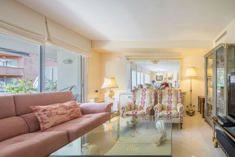 Apartamento de 4 dormitorios en venta en Sitges, Barcelona, Cataluña, Spain № 7102 - foto 4