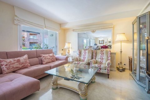 Apartamento de 4 dormitorios en venta en Sitges, Barcelona, Cataluña, Spain № 7102 - foto 5