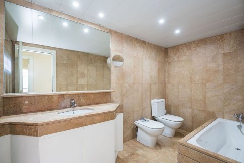 Apartamento de 4 dormitorios en venta en Sitges, Barcelona, Cataluña, Spain № 7102 - foto 19