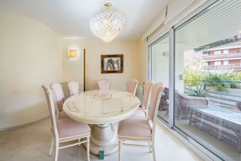 Apartamento de 4 dormitorios en venta en Sitges, Barcelona, Cataluña, Spain № 7102 - foto 2