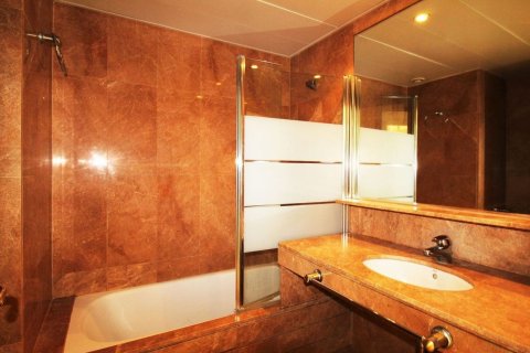 Apartamento de 3 dormitorios en venta en Sitges, Barcelona, Cataluña, Spain № 7103 - foto 15