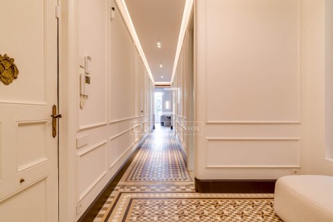 Купить квартиру в Барселона, Испания с 3 спальни, 194м², № 6535 - фото 16
