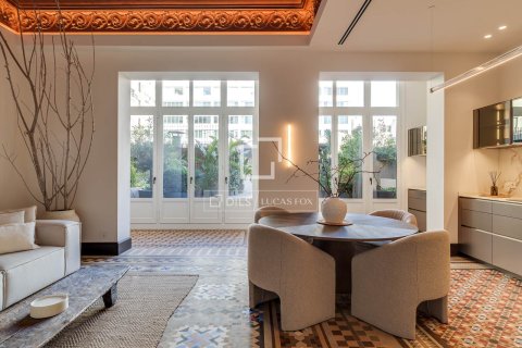 Купить квартиру в Барселона, Испания с 3 спальни, 194м², № 6535 - фото 1